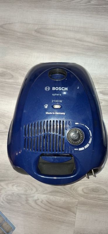 Продам пылесос Bosch BSA3100RU/09 в хорошем состоянии искрит мотор