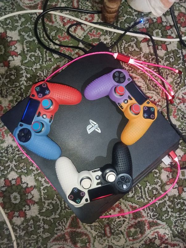 Playstation 4 pro (+подписка ps+)