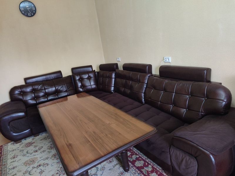 Продаётся диван -уголок и стол Продаётся диван -уголок и стол