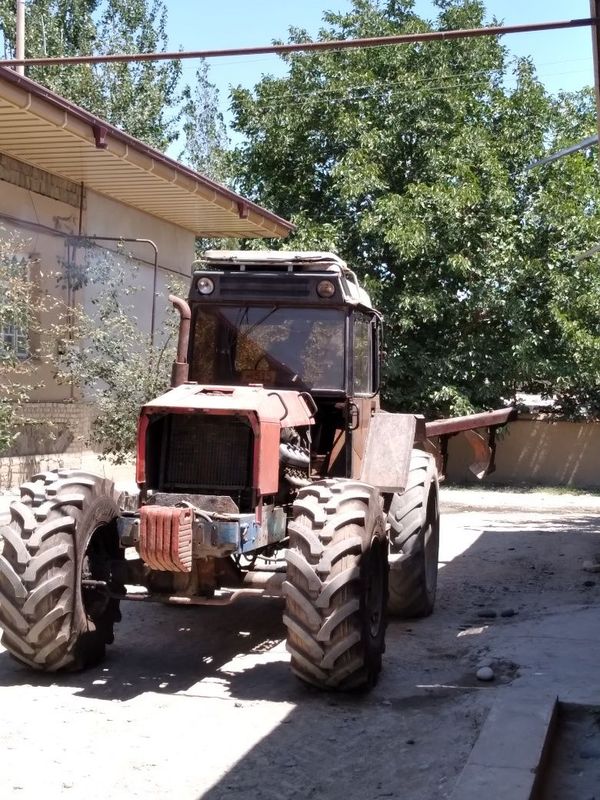 TRAKTOR BIZON 4x4 sotiladi