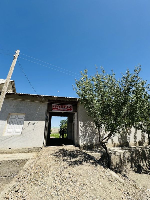 Hovli sotiladi tez va arzon Hovli sotiladi tez va arzon
