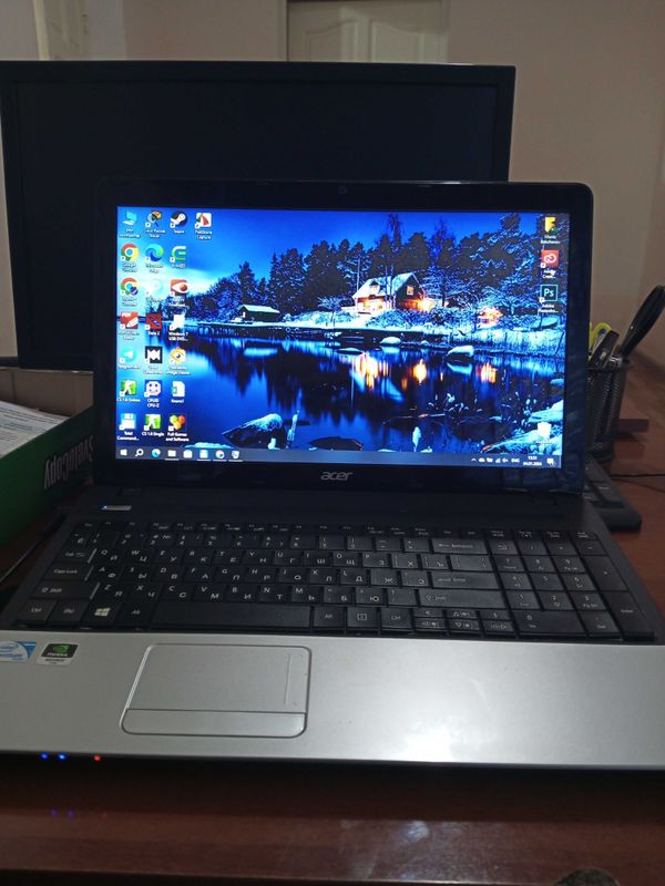 Noutbuk Acer Aspire E1-_064A_V2.08 sotiladi