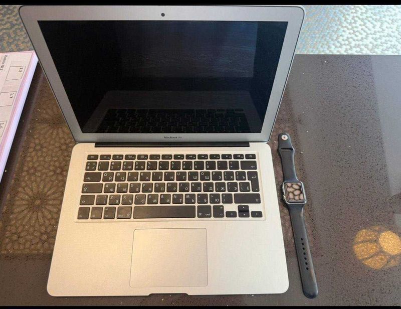 MacBook Air 13" + Apple watch 4 в подарок (состояние новое) MacBook Air 13" + Apple watch 4 в подарок (состояние новое)