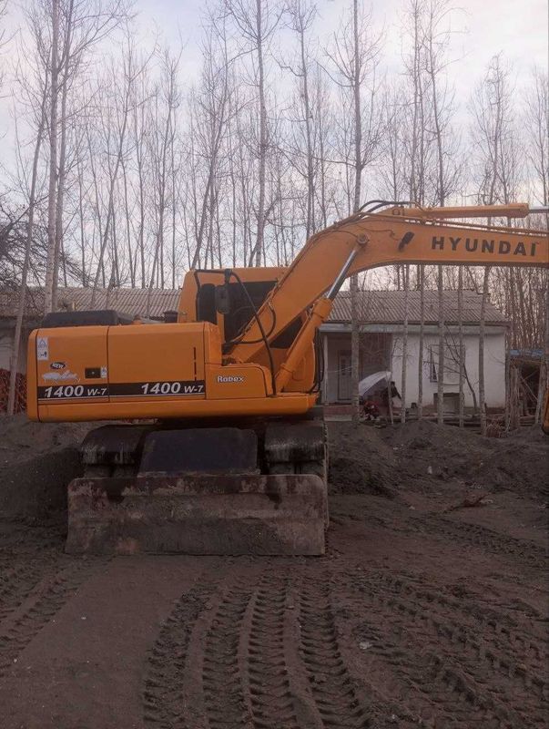 Ekskavator Hyundai 1400 W-7 srochni sotiladi