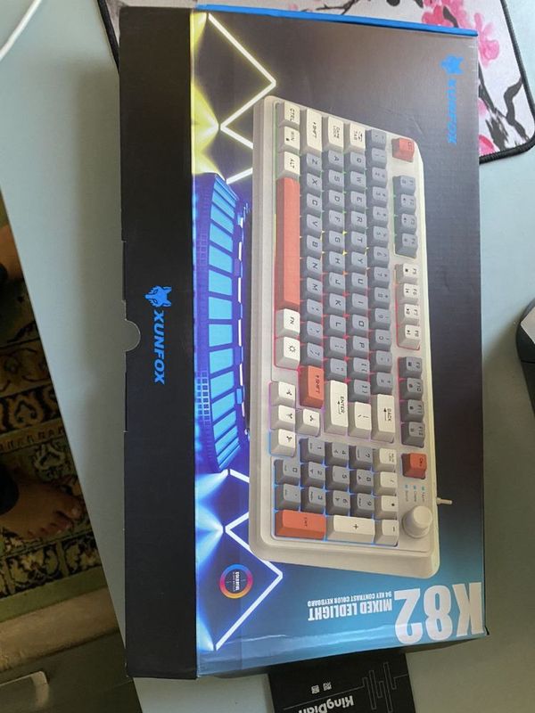 Продаётся почти новая клавиатура Xunfox k82 с RGB-подсветкой Продаётся почти новая клавиатура Xunfox k82 с RGB-подсветкой