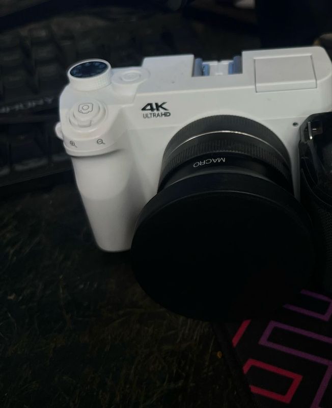 Kamera sotiladi 4k wifi iwlidi yahwi Kamera sotiladi 4k wifi iwlidi yahwi