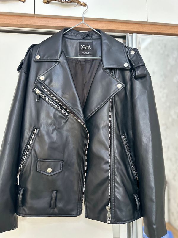 Кожанка от бренда Zara цена:400 тысяч Кожанка от бренда Zara цена:400 тысяч