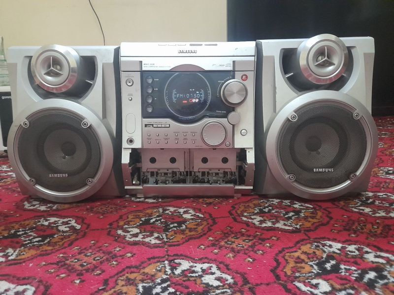 Samsung muziqalni sentr sotiladi Samsung muziqalni sentr sotiladi