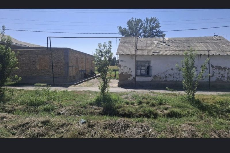 Er uchastka uy sotiladi