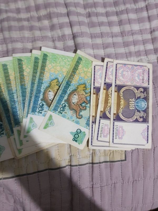 Eski Pullar Kolleksiya uchun 100 va 200 so'mlik