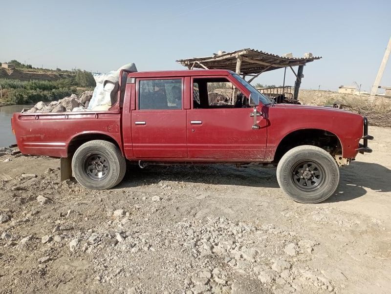 Nissan pick up sotiladi Nissan pick up sotiladi