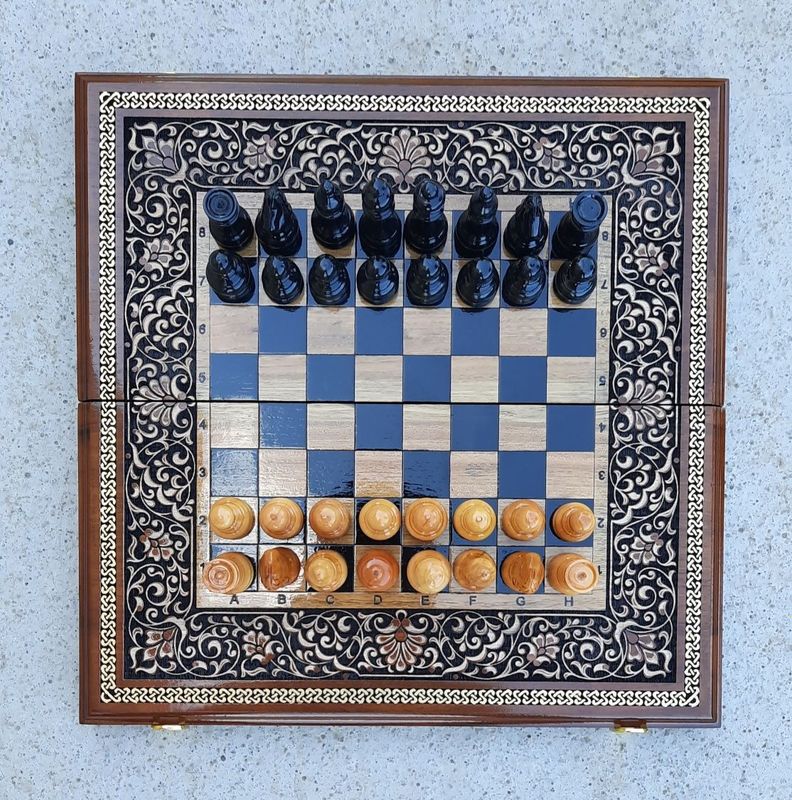 Shaxmat 40×40 yong'oqdan Shaxmat 40×40 yong'oqdan