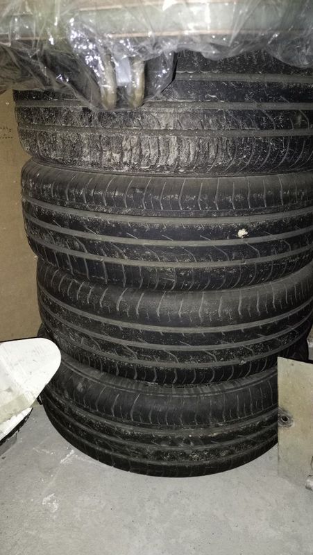 Continental балон 195х65 15 сотилади.. Continental балон 195х65 15 сотилади..