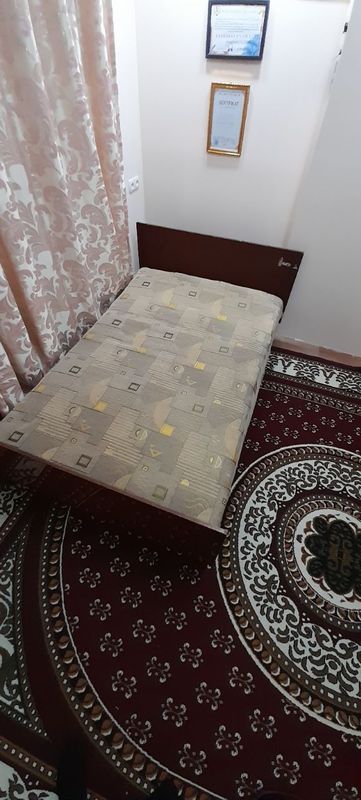Продаётся кровать с матрасом