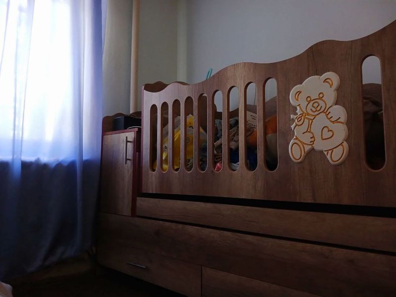 Детская кровать, 3 в 1. Люлька столик, полки и кровать для подростка