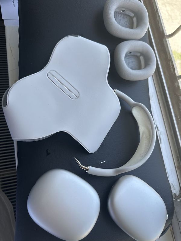 Airpods Max Lightining Original box and docks Airpods Max Lightining Original box and docks