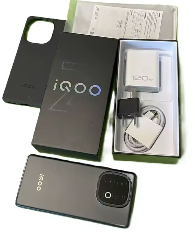 IQOO Z10 TURBO PRO 12/256Gb pacti yengi