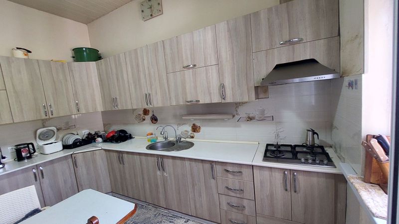 Kuxniy mebel sotiladi