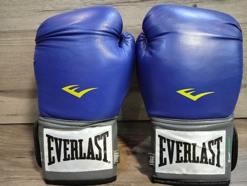 Боксерские перчатки Everlast