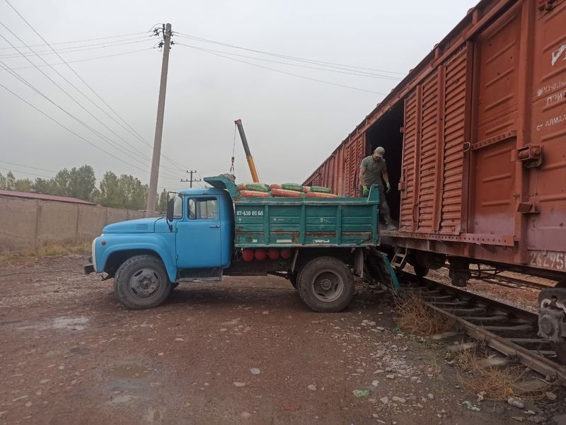 Zil 1992 kivadrad. Zil 1991 maskòvskiy sotiladi Zil 1992 kivadrad. Zil 1991 maskòvskiy sotiladi