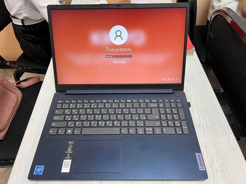 Lenovo noutbook ozu8 SSD256