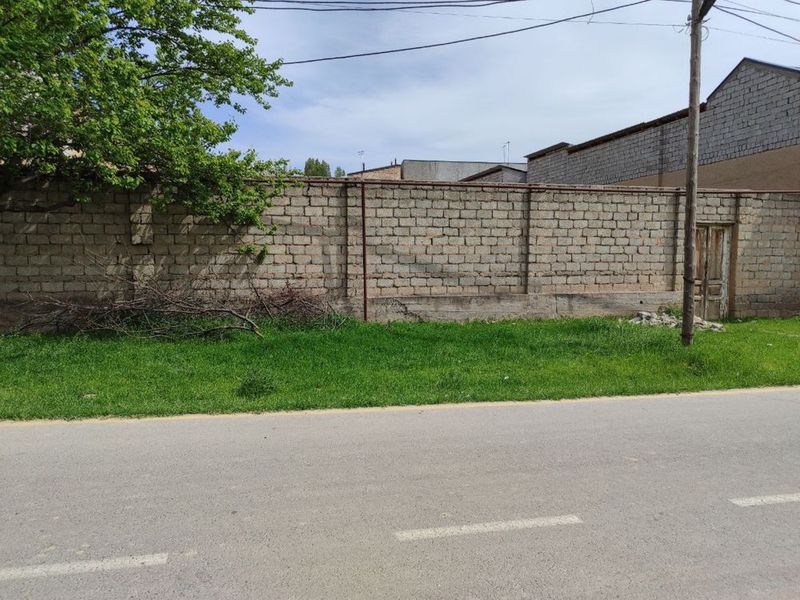 Sotiladi 8 sotixlik va 4 sotixlik yer Mavjud Nazarbek Tarnov Sotiladi 8 sotixlik va 4 sotixlik yer Mavjud Nazarbek Tarnov