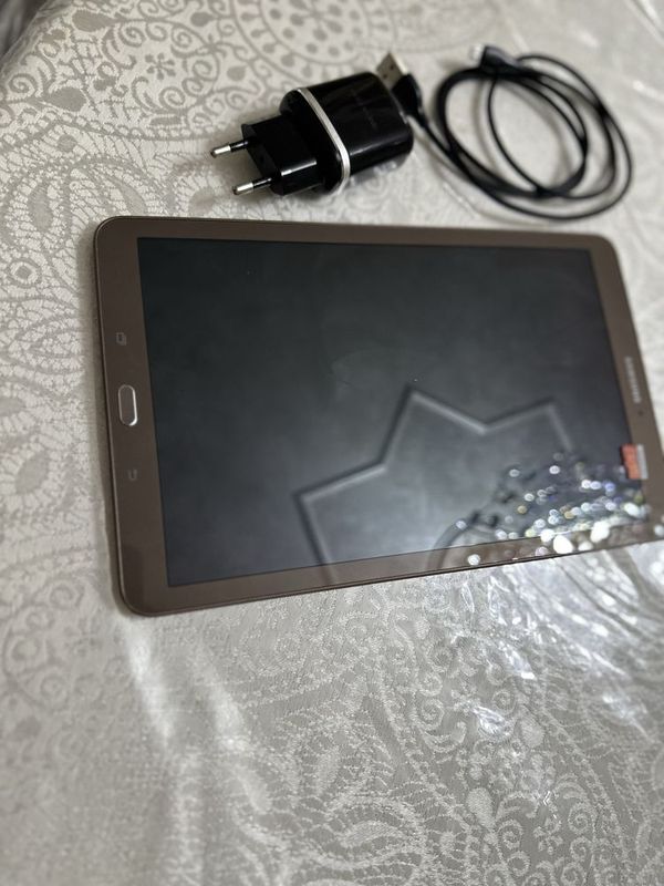 Samsung Galaxy Tab E 9.6 + 32GB fleshka va zaryadka Samsung Galaxy Tab E 9.6 + 32GB fleshka va zaryadka