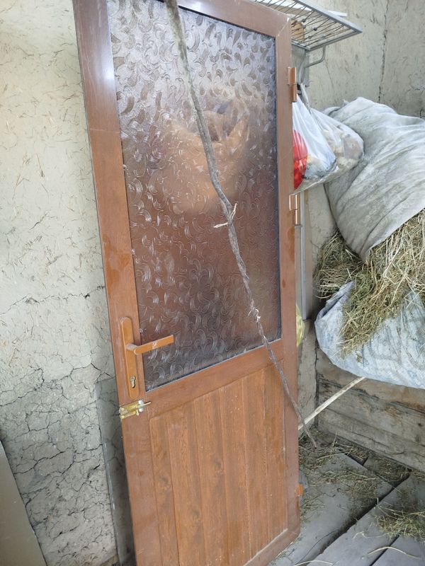 Продам дверь алюминиевый Продам дверь алюминиевый