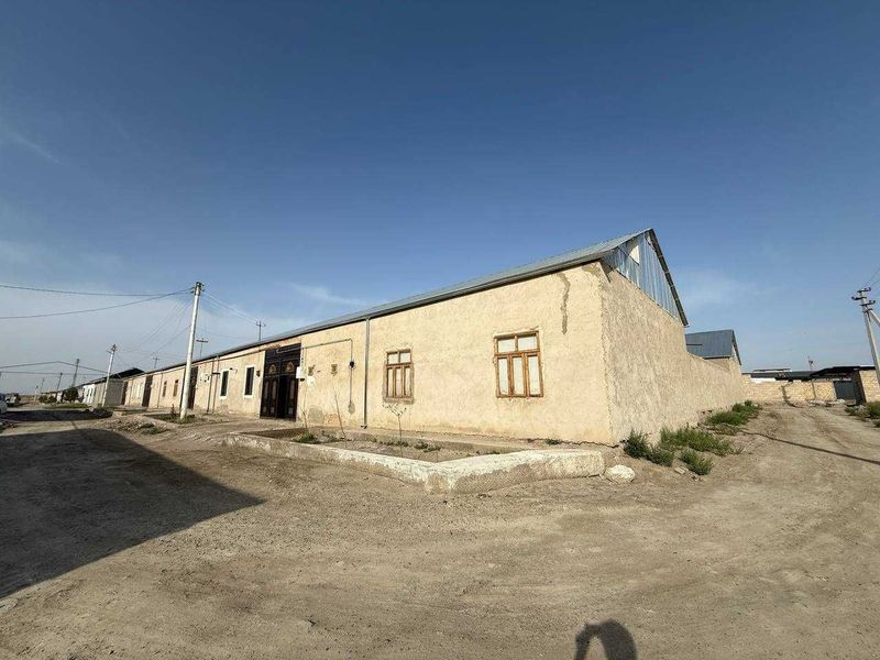 Tayyor 3 sotiqli kottedj sotiladi.