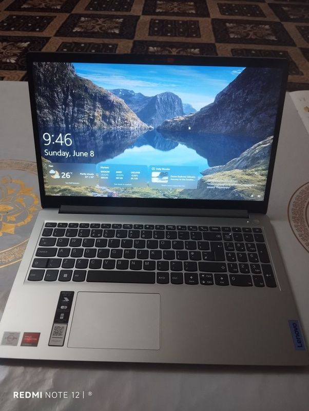 Lenovo (AMD Athlon Silver 7120U, 2.4 GHz Lenovo (AMD Athlon Silver 7120U, 2.4 GHz