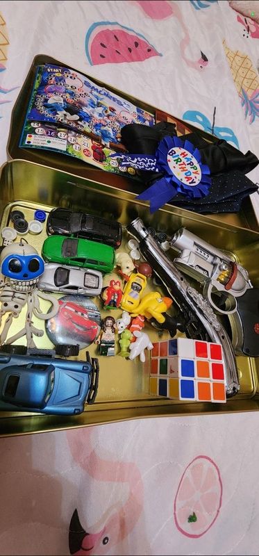 Игрушки,галстуки состояние отличное.Цена за все Игрушки,галстуки состояние отличное.Цена за все