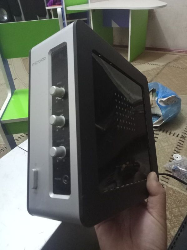 Сотилади усилитель от Microlab M-900 2.1 в хорошем состоянии. Сотилади усилитель от Microlab M-900 2.1 в хорошем состоянии.