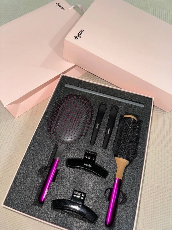Dyson расческа набор Dyson расческа набор