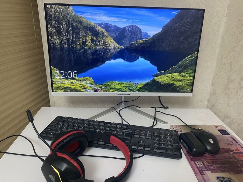 Продам компьютер игровой,тянет любые игры и задачи. Продам компьютер игровой,тянет любые игры и задачи.