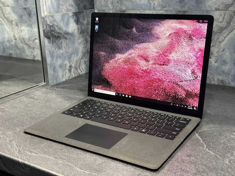 Microsoft Surface Laptop 2 / i5 8650U / 8Gb / 256Gb / 13.5” IPS 2K Microsoft Surface Laptop 2 / i5 8650U / 8Gb / 256Gb / 13.5” IPS 2K