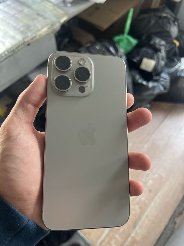 IPhone 15 pro max natural titanium