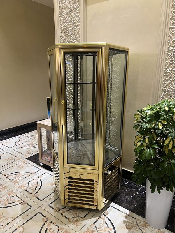 Продаётся витрина холодильник для тортов пирожное