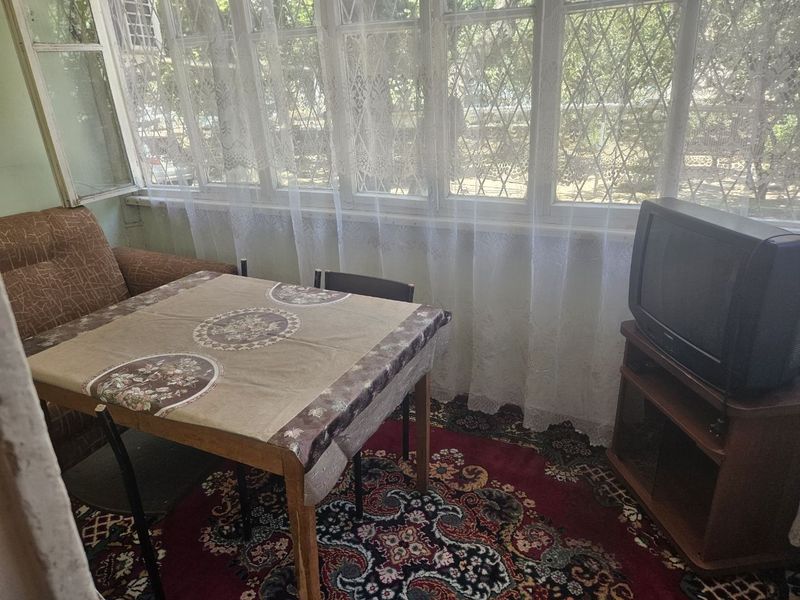 SROCHNA arendaga 1 etajdan 2 xonali uy metroga yaqin
