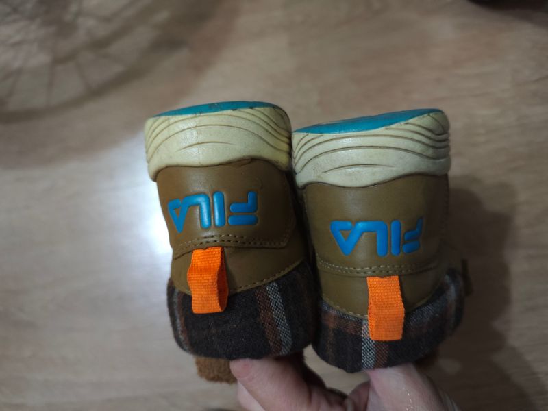 Продам зимние утеплённые ботиночки на мальчика