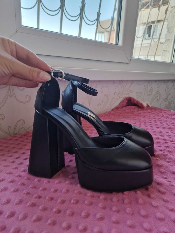 Продам женские туфли