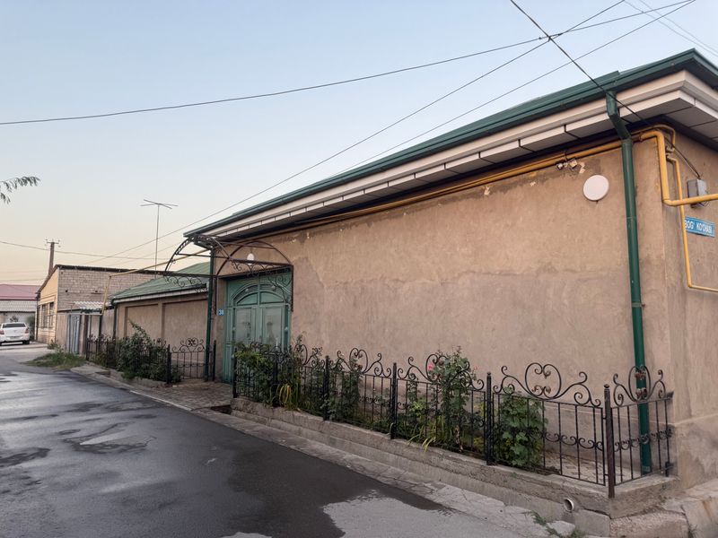 Продаётся Дом 4 Сотки. В Янги Хайётском районе. Продаётся Дом 4 Сотки. В Янги Хайётском районе.