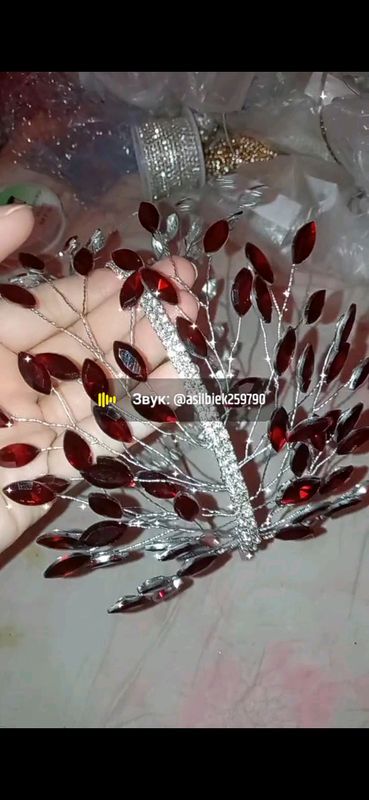 diadema sotiladi xoladi yangi kelin qizlar uchun diadema sotiladi xoladi yangi kelin qizlar uchun