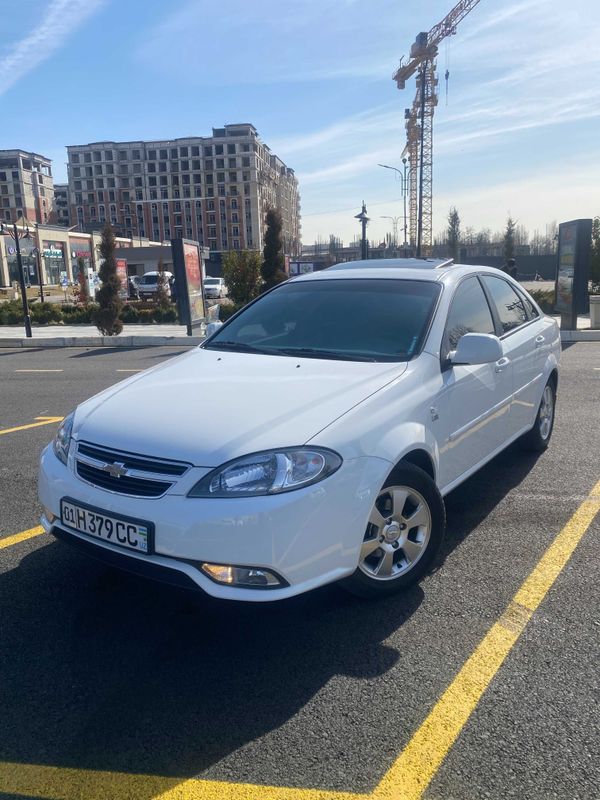 Chevrolet Gentra 3-pozitsiya Elegant A/T plus 2023 yil, oq rang