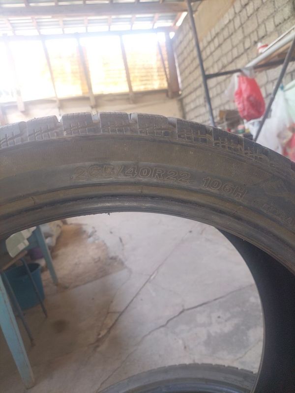Продают шины 265/40 R 22 106Н