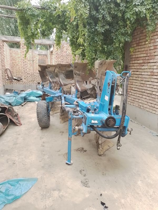 Lemken 4+1 sotiladi Lemken 4+1 sotiladi