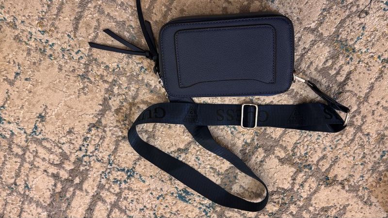 Сумка “GUESS” Sumka sotiladi — yangi, foydalinilmagan Сумка “GUESS” Sumka sotiladi — yangi, foydalinilmagan