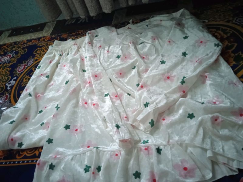 pijama sotiladi yangi kiyilmagan narxi 180ming