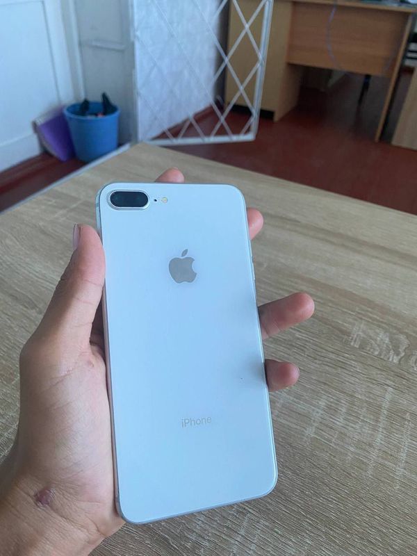 iPhone 8+ sotladi  aybi 50 minlik ishi bor