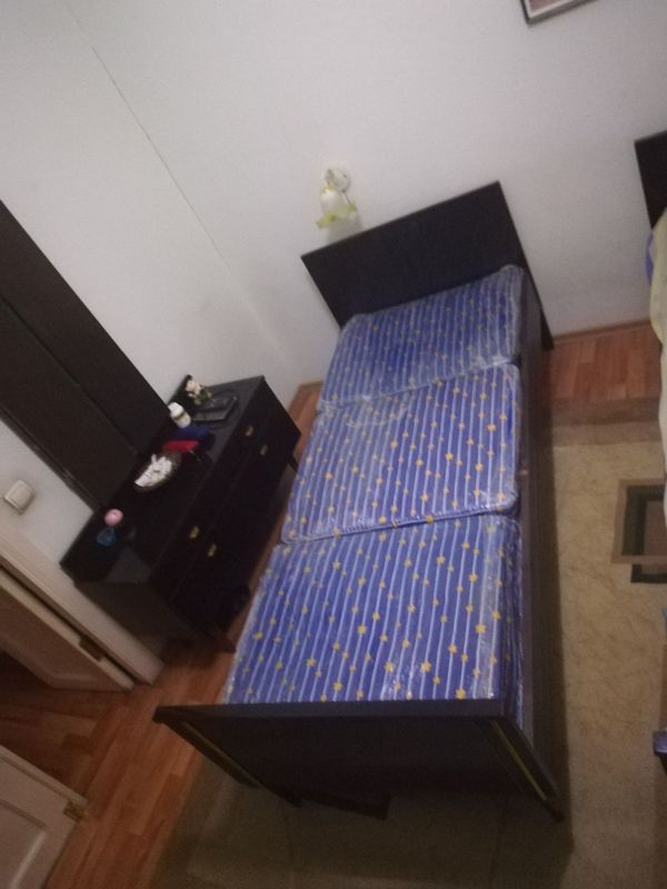 Кровать и тумбочка Кровать и тумбочка