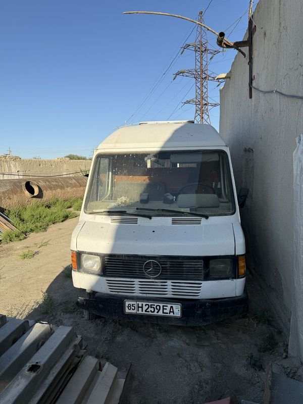 Mersedes Benz 207 furgon bortovoy